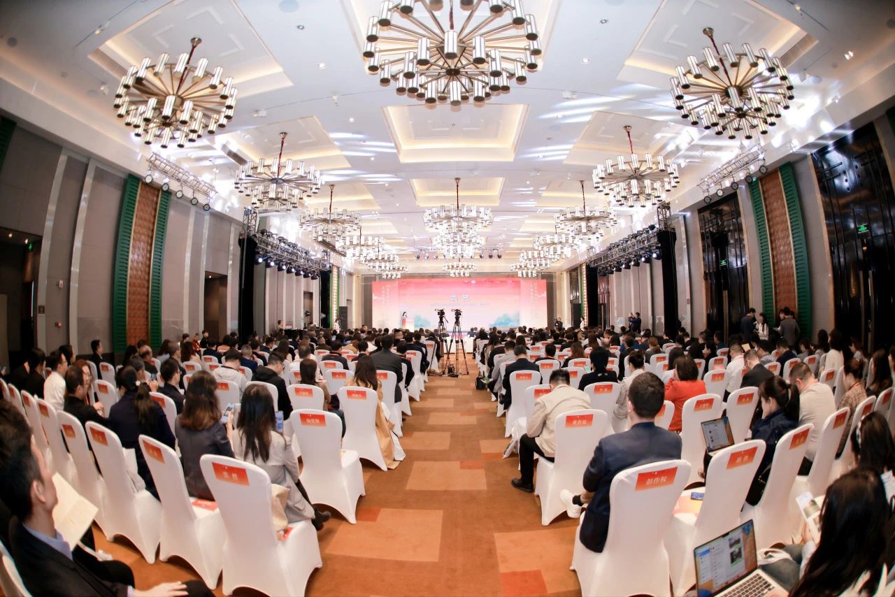 川渝文化旅游企业联盟、四川省文化旅游企业联盟2023年会在蓉开幕 游勇主持活动开幕式