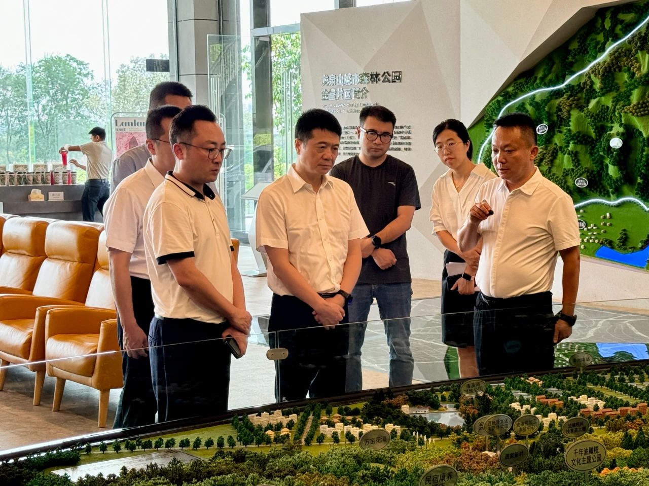 省尊龙凯时集团党委书记、董事长游勇带队赴聚峰谷项目开展汛期安全生产检查并调研生产经营情况