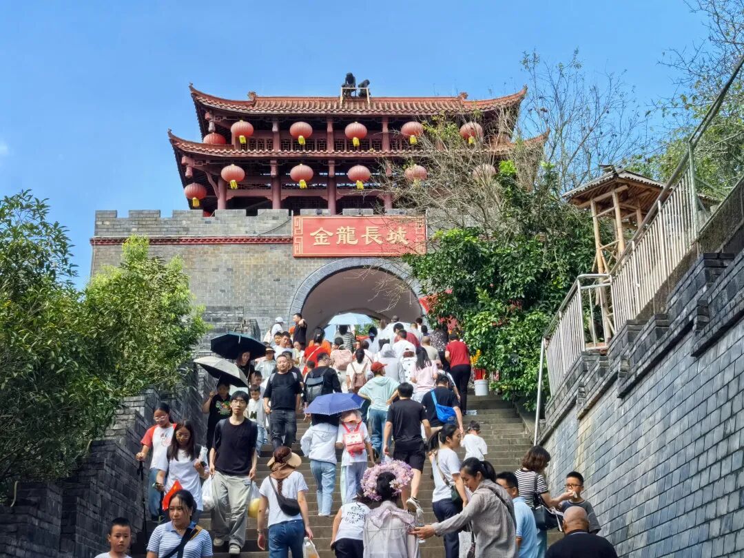 省尊龙凯时集团领导带队开展国庆、中秋“双节”安全检查并看望慰问一线干部职工